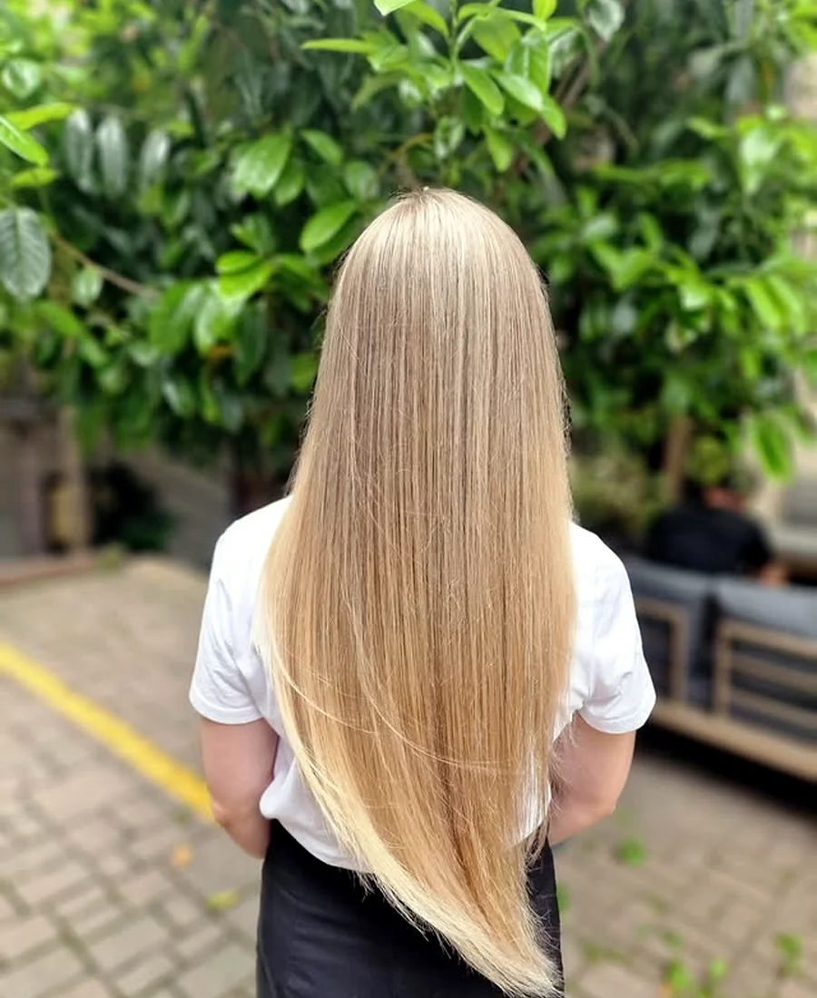 Dlhé blond vlasy po AirTouch technike